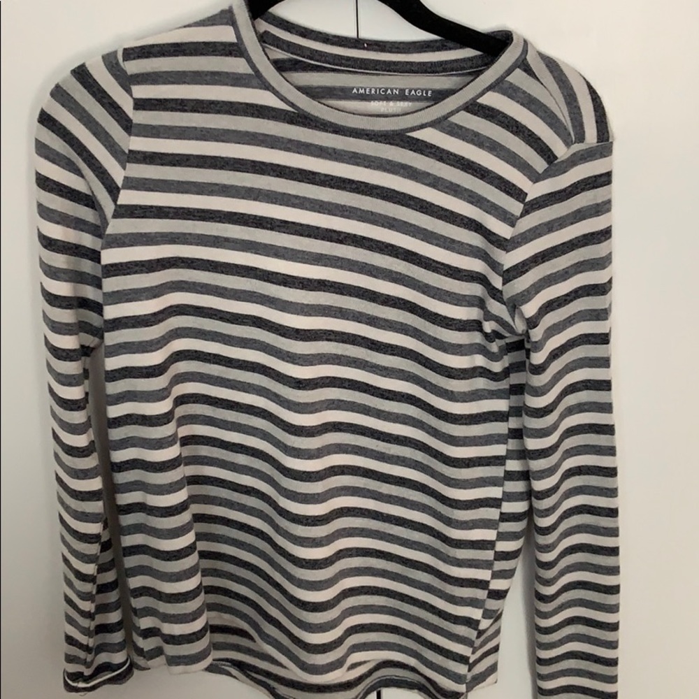 Long sleeve American Eagle shirt